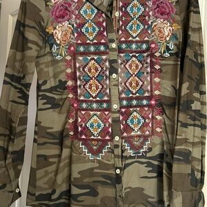 Cute camouflage JohnnyWas workshop button down, great condition